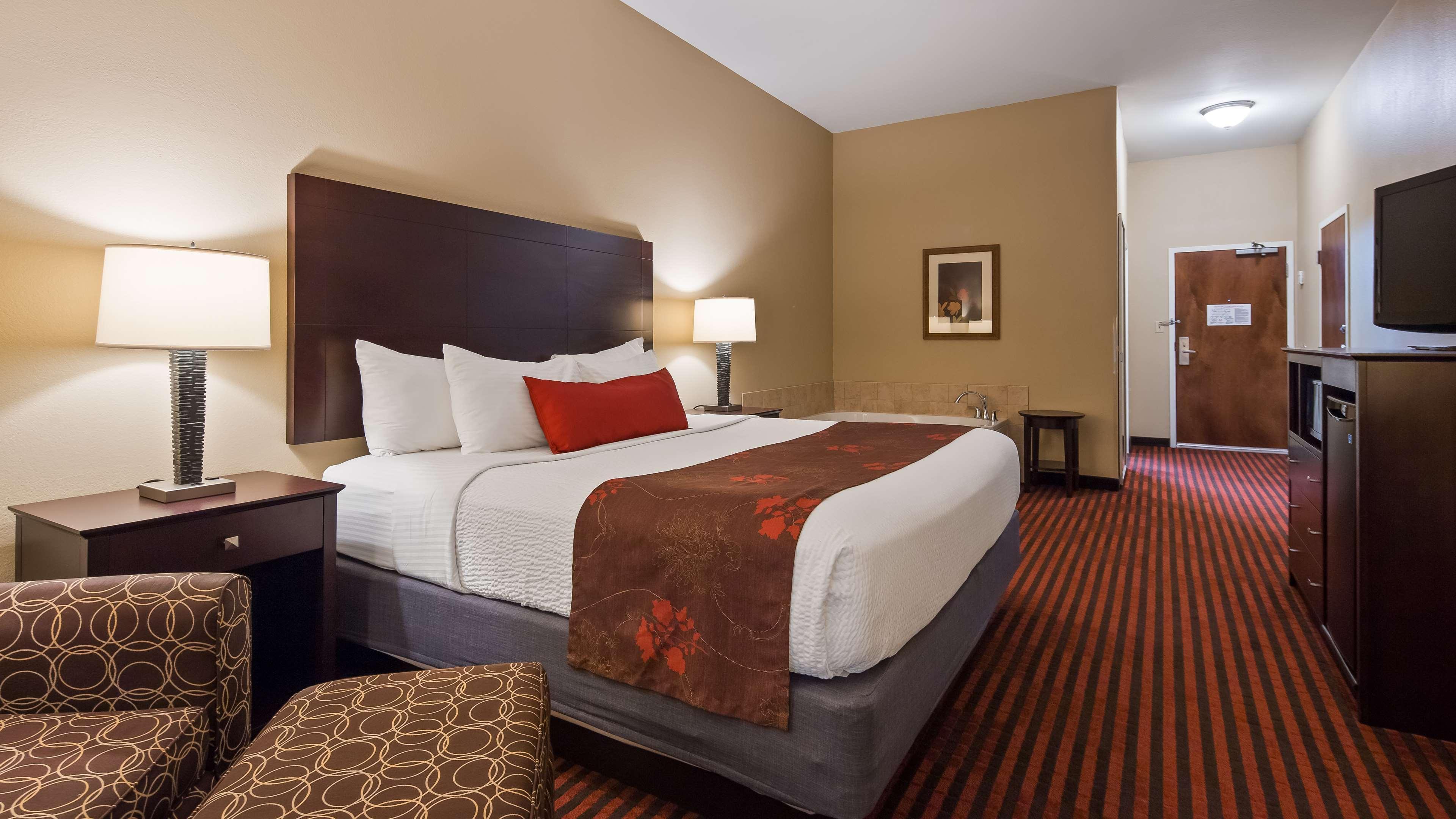 Best Western Plus Louisa Exterior photo