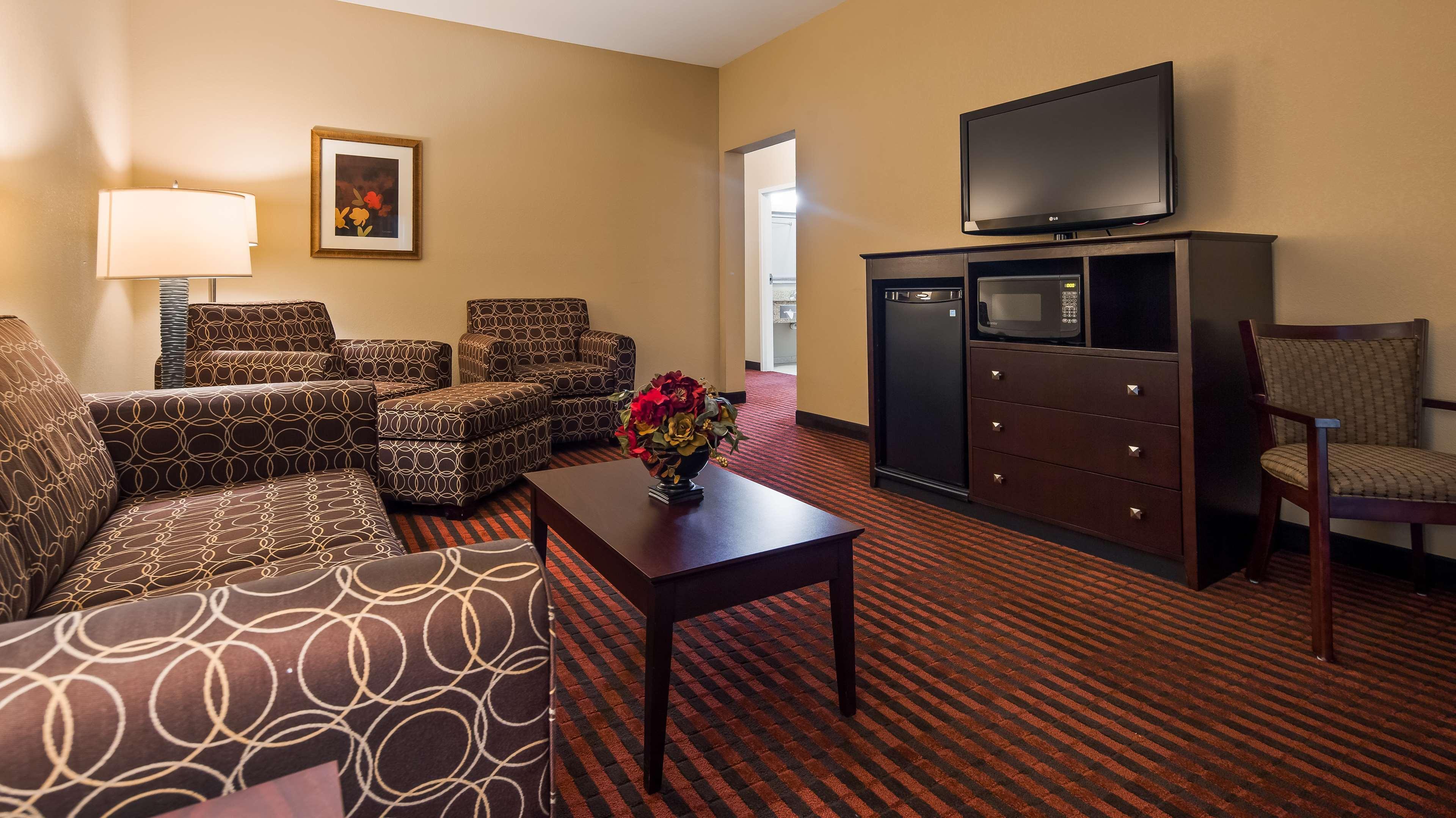 Best Western Plus Louisa Exterior photo