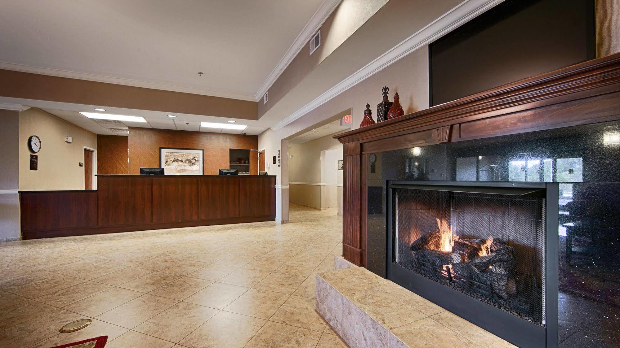 Best Western Plus Louisa Exterior photo